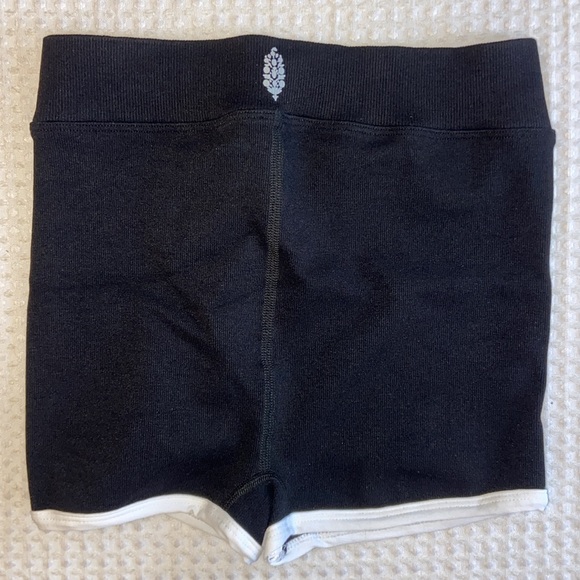 NEW! FREE PEOPLE MOVEMENT Parisienne Colorblock Set L/XL Black White Top Shorts - Picture 11 of 17